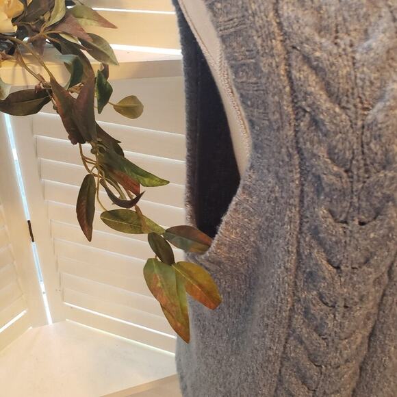 LL BEAN BLUE CABLEKNIT BUTTON DOWN SWEATER VEST SIZE XL - Picture 6 of 6